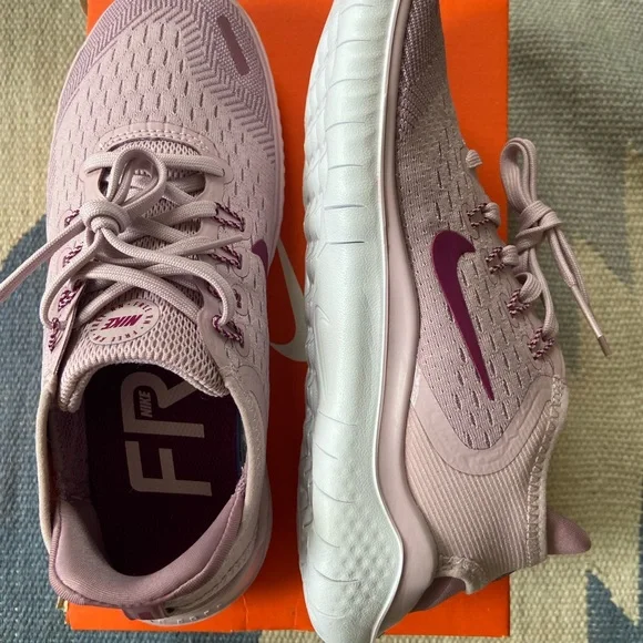 Women’s Nike Free 5.0 style in pink - Picture 3 of 5